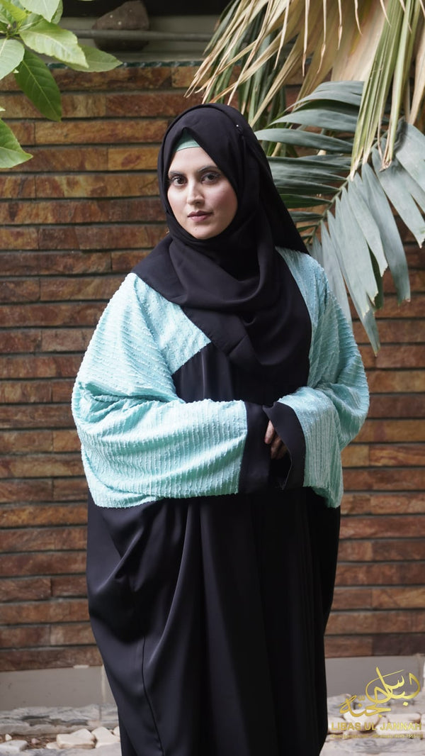 ABAYA  Layla – Kaftan Style with Broshia Elegance
Fabric: Half Nida, Half Broshia