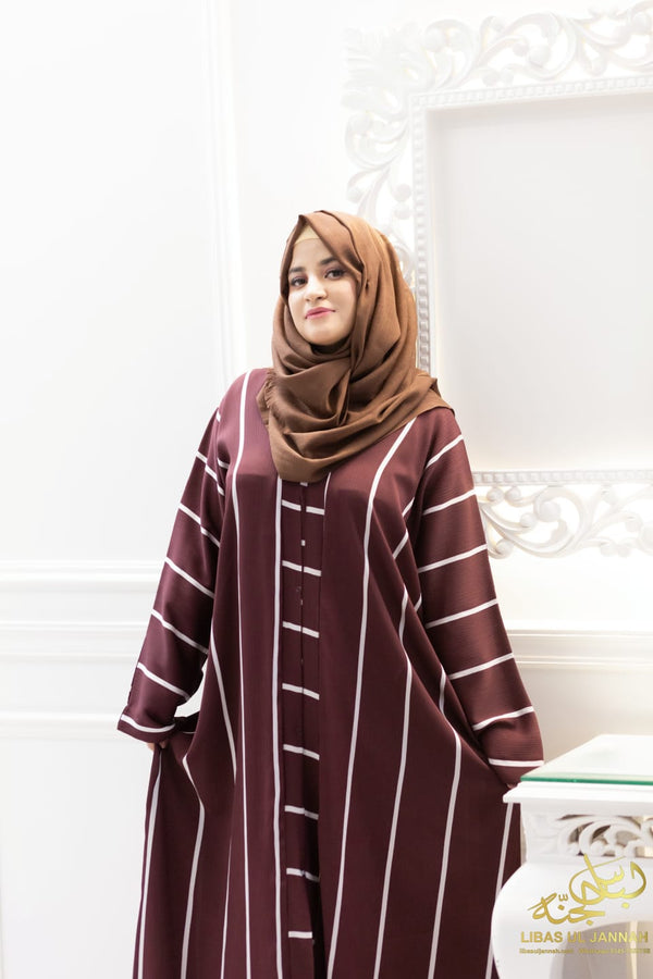 ABAYA Salma – Nida Zoom with White Stripes
Fabric: Nida Zoom